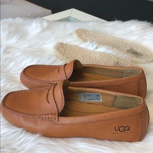 NWOT Ugg Men’s leather slip-ons, size 9 never worn